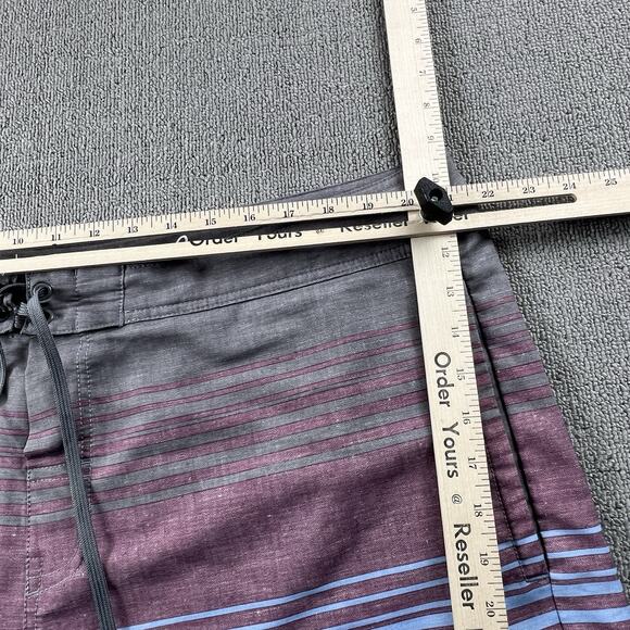 Travis Mathew Shorts Adult Size 42 Striped Boardshorts Active Casual Men's - Picture 12 of 14